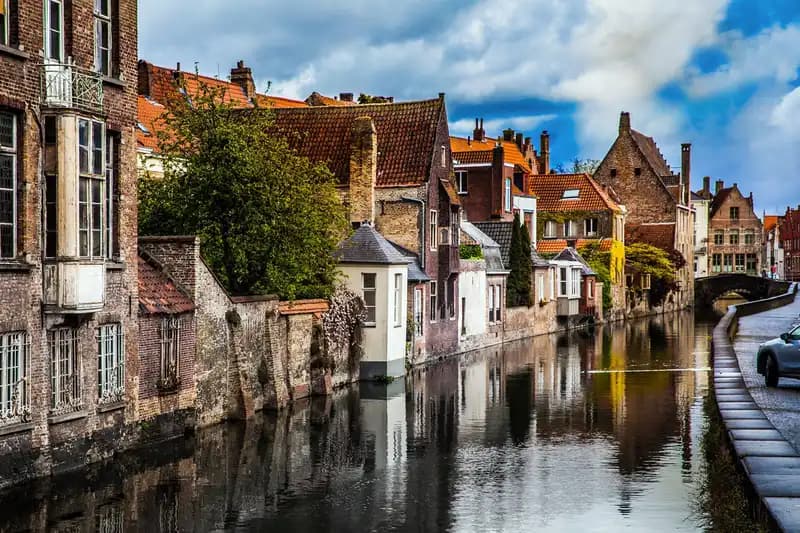 België